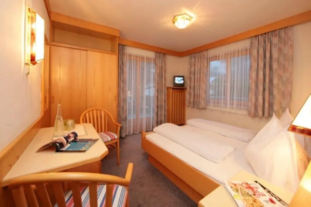 Pension Bergheil Kaprun Exterior photo