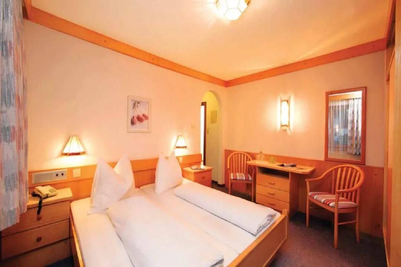 Pension Bergheil Kaprun Exterior photo